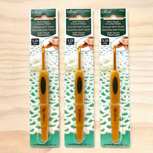 Load image into Gallery viewer, Clover Soft Touch Crochet Hooks
