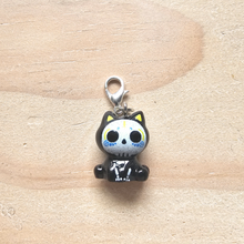 Load image into Gallery viewer, Stitch Markers - Resin Skellies