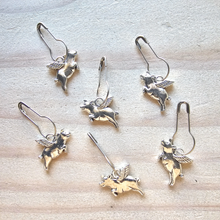 Load image into Gallery viewer, Stitch Markers - Pigs Fly