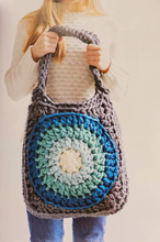Load image into Gallery viewer, Bookazine - Supersize Crochet