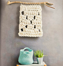 Load image into Gallery viewer, Bookazine - Supersize Crochet