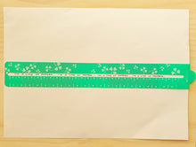 Load image into Gallery viewer, Clover Pattern Chart Marker - Set of 2