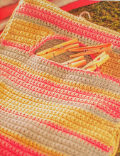Load image into Gallery viewer, Bookazine - Easy Crochet Projects