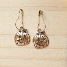 Load image into Gallery viewer, Stitch Markers - Halloween