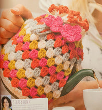 Load image into Gallery viewer, Bookazine - Simple Steps to Crochet