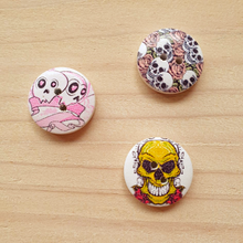 Load image into Gallery viewer, Buttons - Skulls