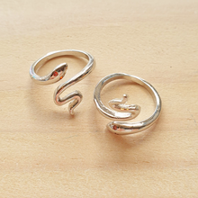 Load image into Gallery viewer, Yarn Guide Rings