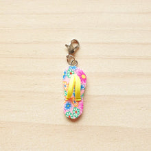 Load image into Gallery viewer, Stitch Markers - Summer Thongs