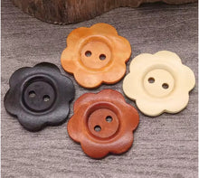Load image into Gallery viewer, Buttons - Wooden Flower
