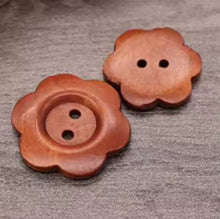 Load image into Gallery viewer, Buttons - Wooden Flower

