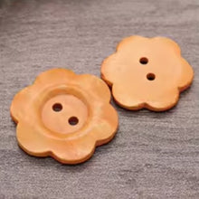 Load image into Gallery viewer, Buttons - Wooden Flower
