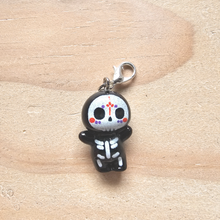 Load image into Gallery viewer, Stitch Markers - Resin Skellies
