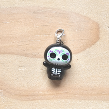Load image into Gallery viewer, Stitch Markers - Resin Skellies
