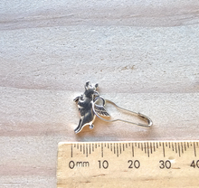 Load image into Gallery viewer, Stitch Markers - Pigs Fly
