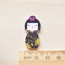 Load image into Gallery viewer, Buttons - Kimmi Dolls
