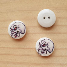 Load image into Gallery viewer, Buttons - Skulls

